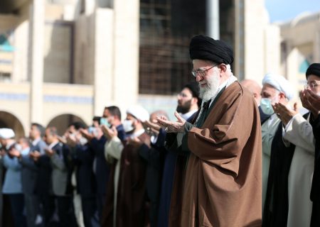 رهبر انقلاب اسلامی: در شناخت تاکتیک دشمن به‌روز باشیم و راه ابطال آن را به دست بیاوریم